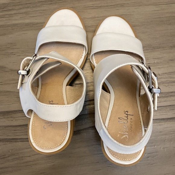 WHITE CHUNKY HEELS SHELLY LONDON 7.5 - Picture 11 of 14